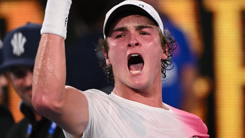 A ESPN transmite nesta quarta-feira (4), na ESPN 2 e no Disney+ Premium, as estreias de João Fonseca e Beatriz Haddad Maia no Indian Wells Masters, um dos eventos mais importantes do calendário do tênis mundial. A competição marca o início da chave principal e reúne grandes nomes dos circuitos do ATP e WTA.